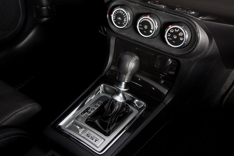  Mitsubishi Lancer Evolution X MR Touring 2012 года  (фото 7 из 34)